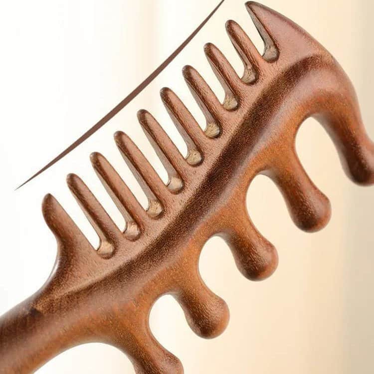 Peigne de Massage Multifonctionnel en Bois – Repousse capillaire caractéristique